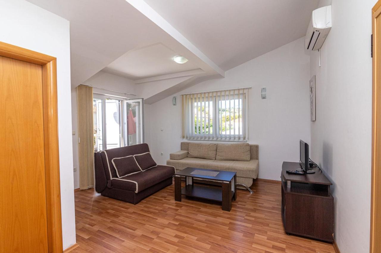 Apartments Janja トロギール エクステリア 写真
