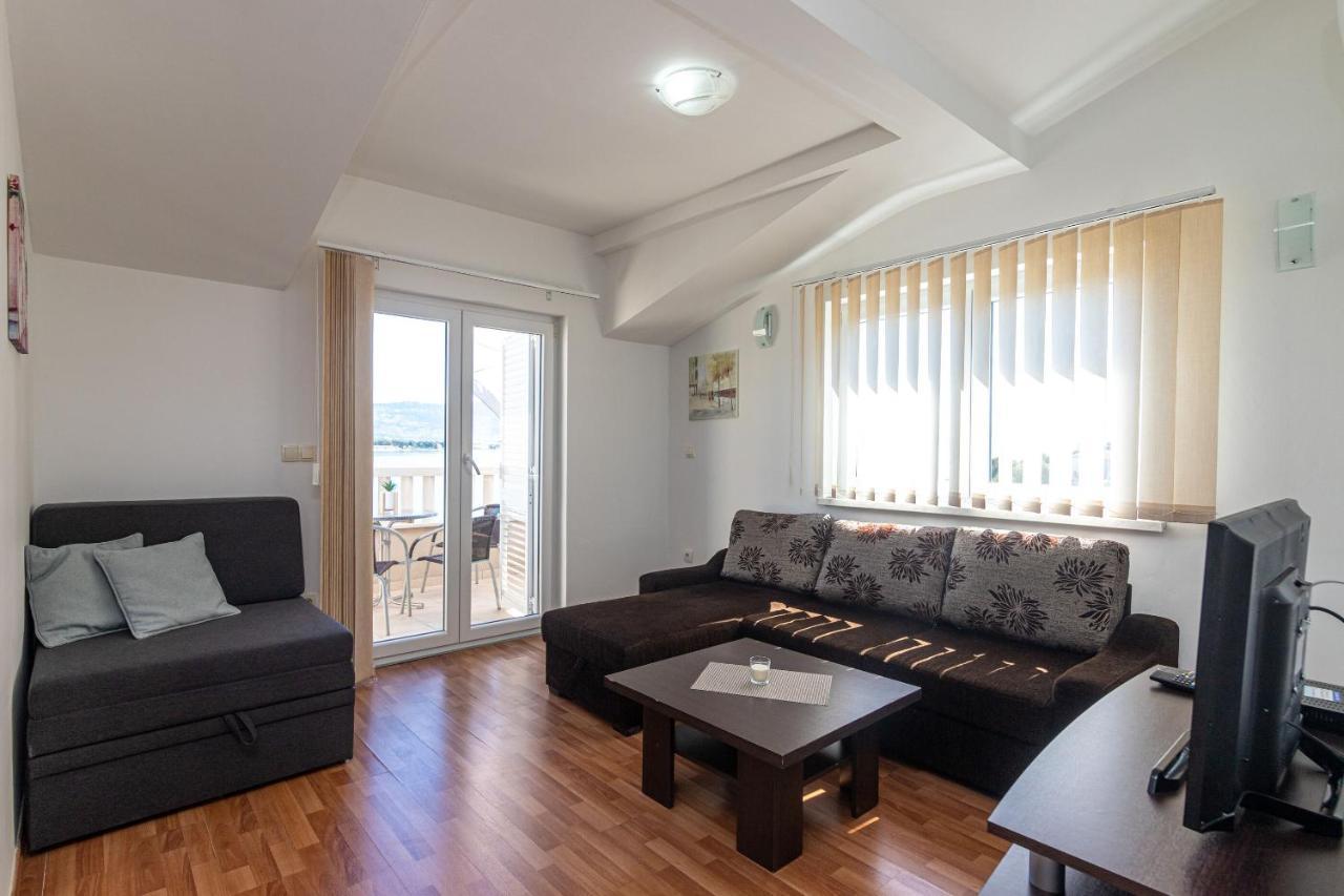 Apartments Janja トロギール エクステリア 写真