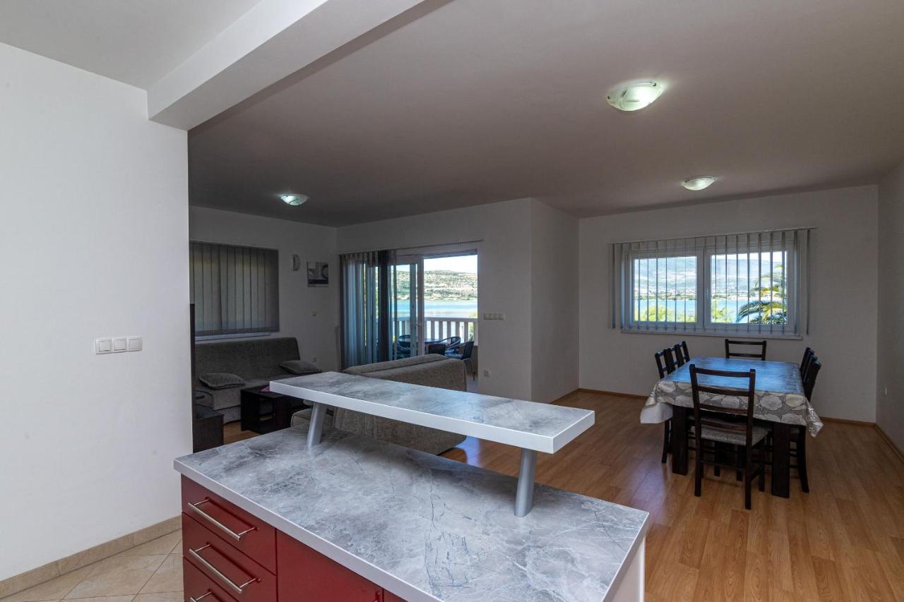 Apartments Janja トロギール エクステリア 写真